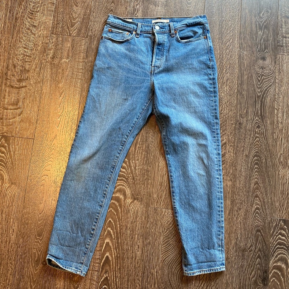 Wedgie Straight Leg Levi Jeans